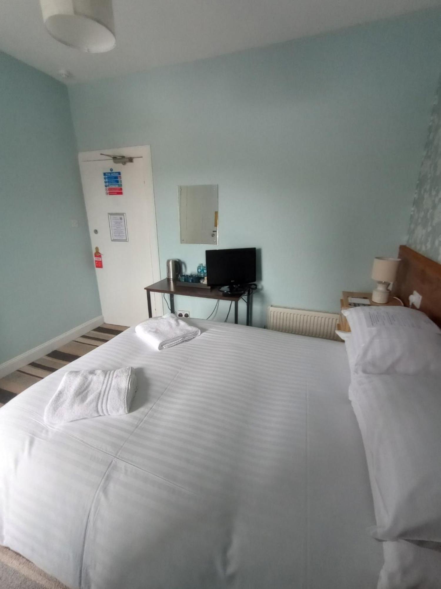 Goblin Ha' Hotel Gifford ภายนอก รูปภาพ